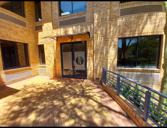 151M² OFFICE TO LET IN BRYANSTON